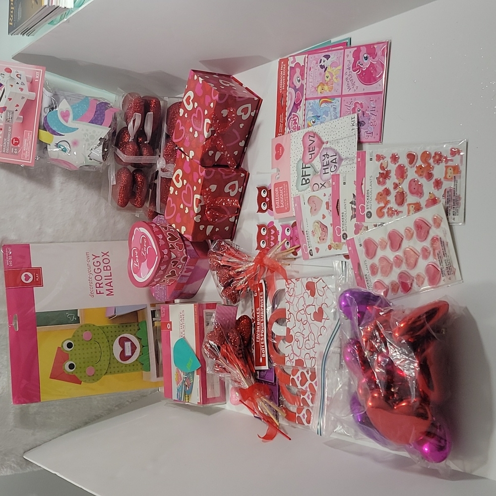 Valentine's Day Party Supplies & Decorations